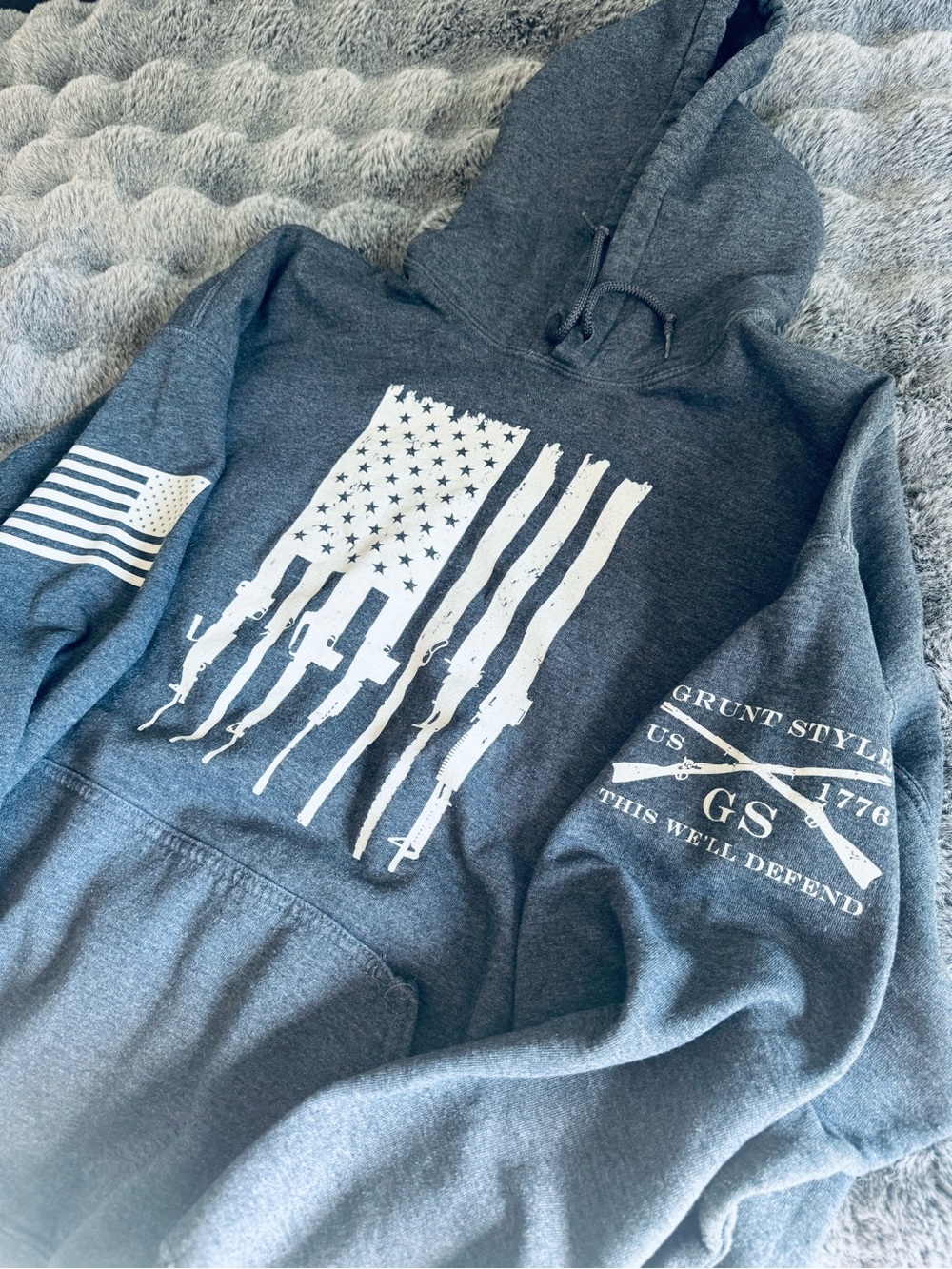 Grunt Style Men's Heather Gray Crewneck Hoodie with White Flag Graphic